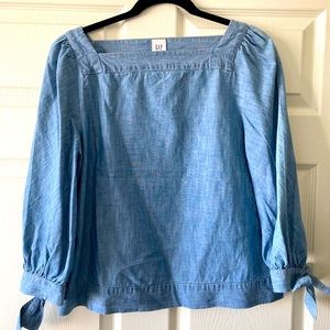 3/4 sleeve chambray shirt from Gap. Size S.